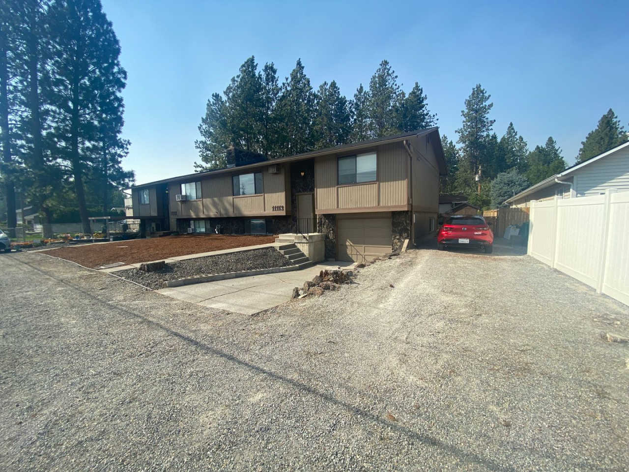 Nicely updated 3+ bedroom, 2 bath duplex-located off University Spokane Valley