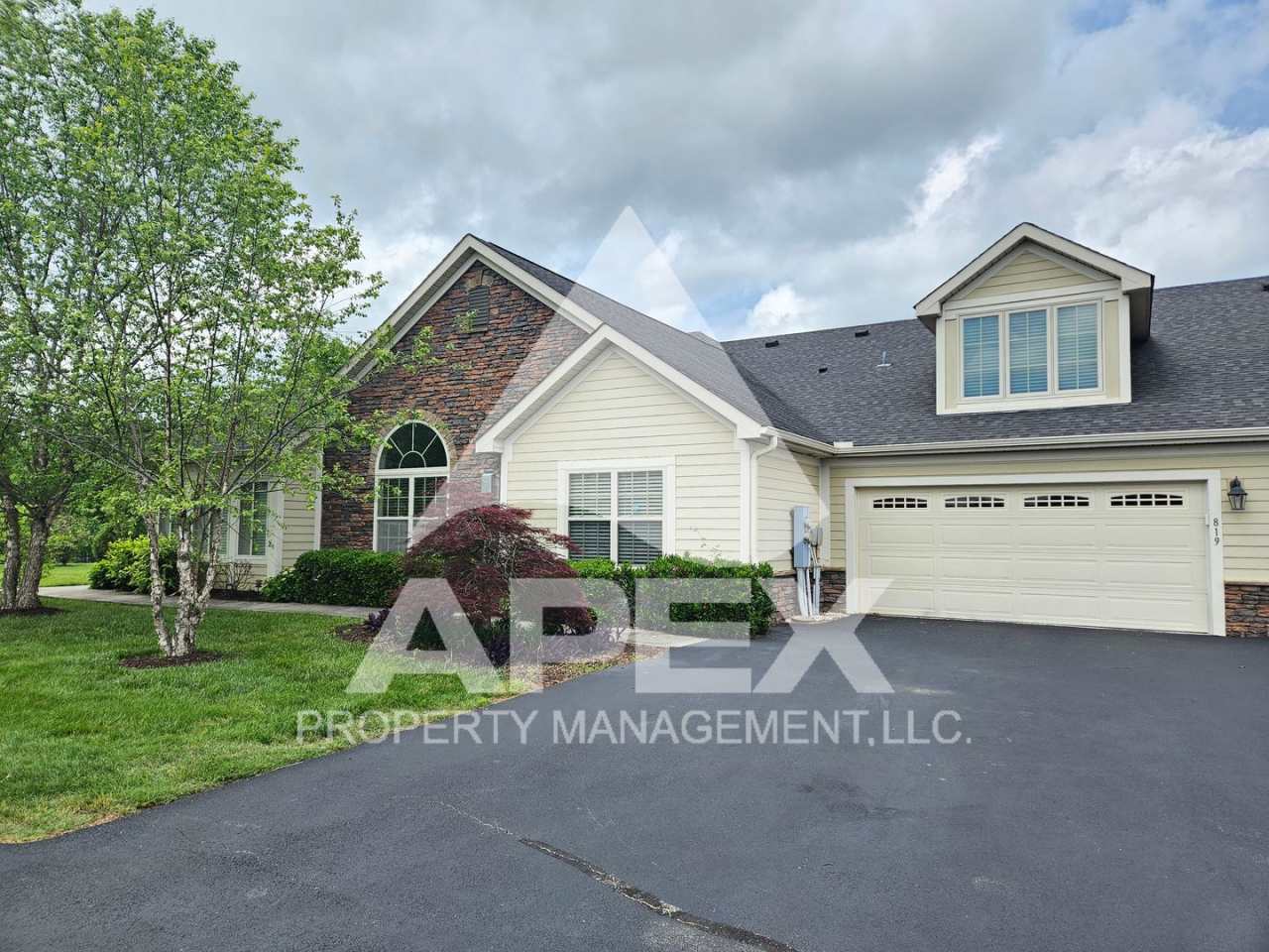 Gorgeous 4 Bd/3 Ba Luxury Condo in the Cottages at Pryse Farm in Farragut!