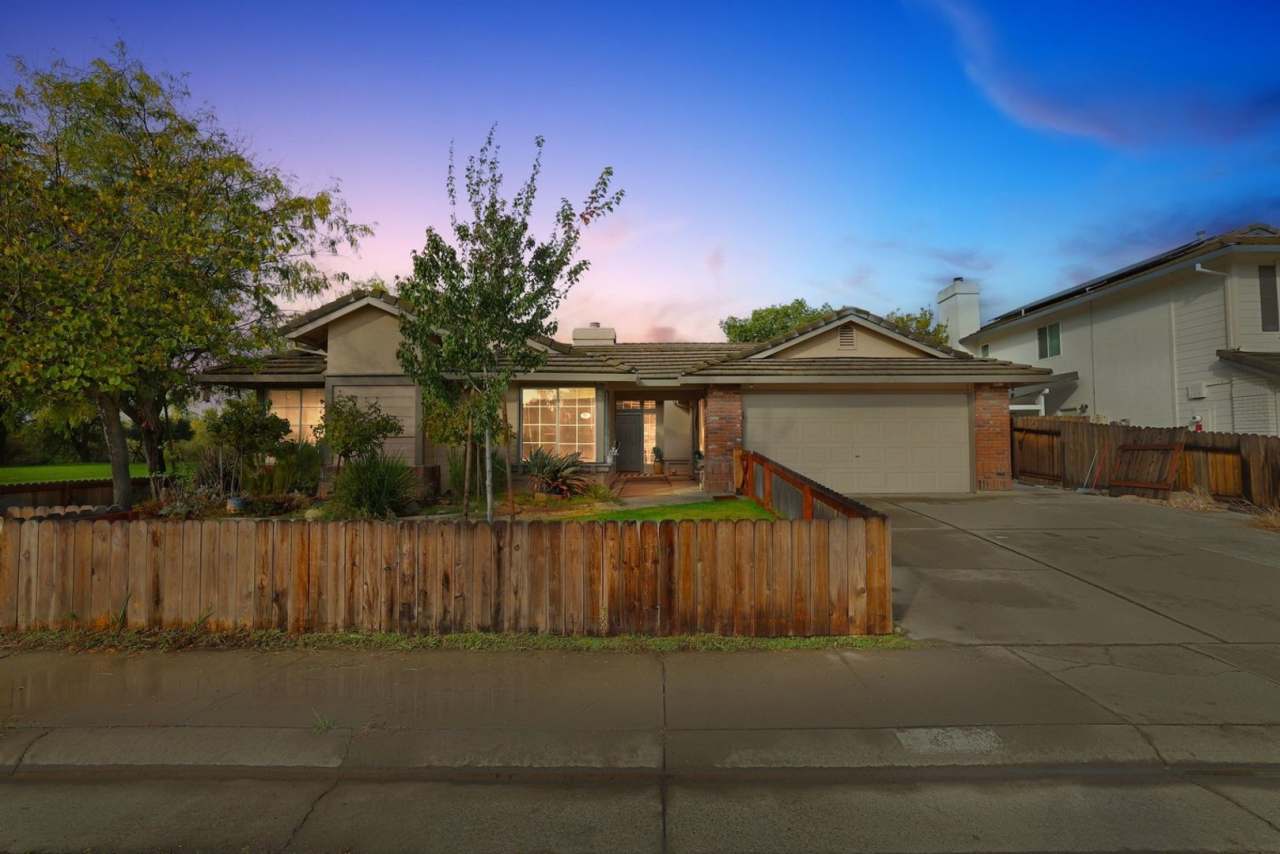 Spacious 4BR House in Galt