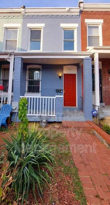 773 Fairmont St NW