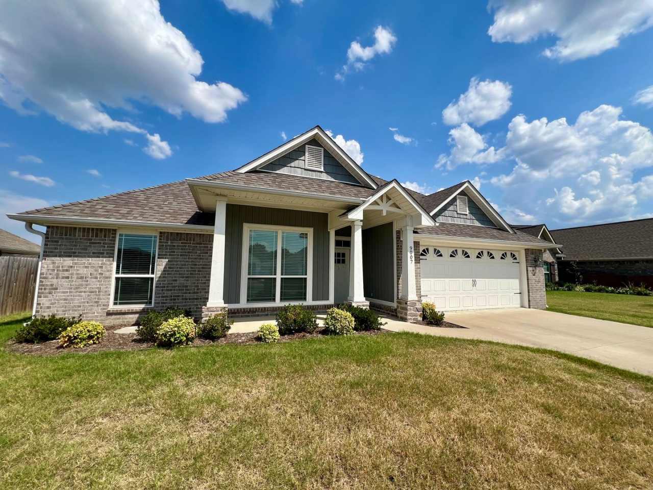 Gorgeous 3 Bedroom/2 Bathroom Home Available for Rent!