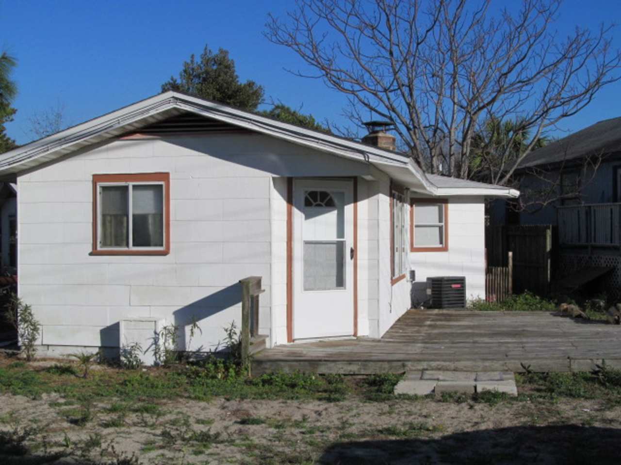 For Lease - 1 BR | 1 BA Walking Distance to Beach!