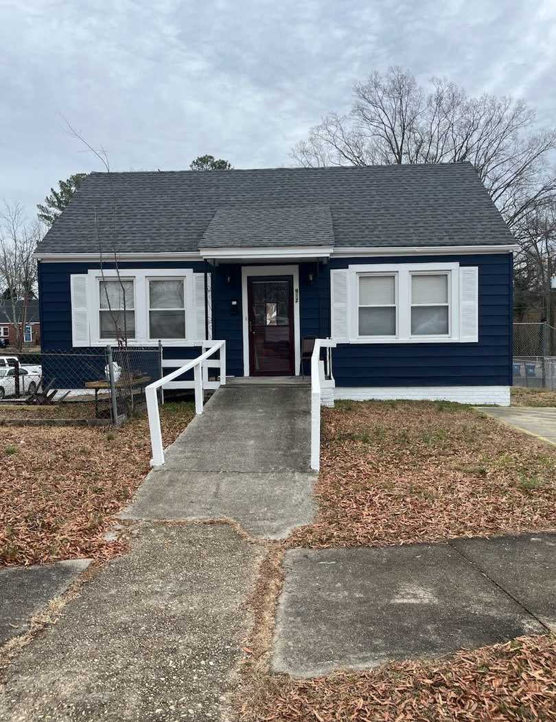 Room in 4 Bedroom Home at Alma St