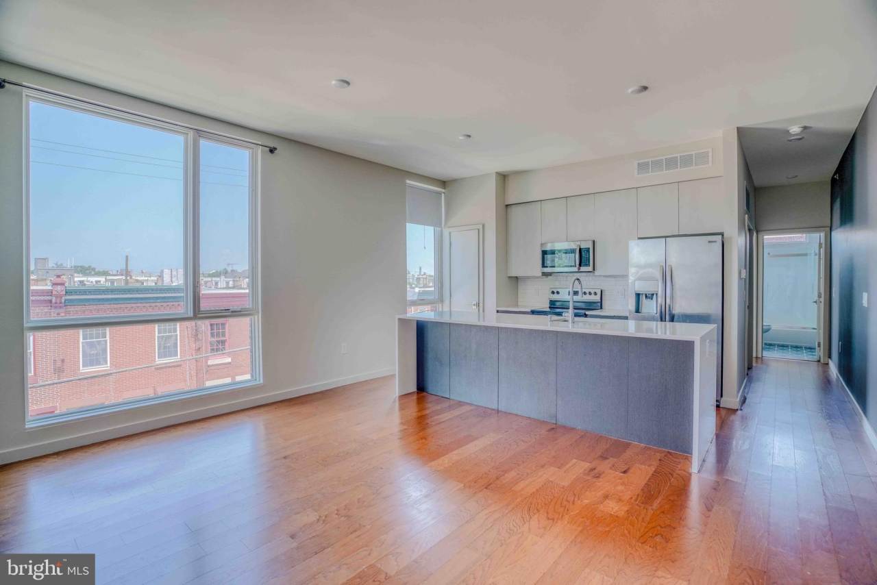 812-24 E THOMPSON STREET