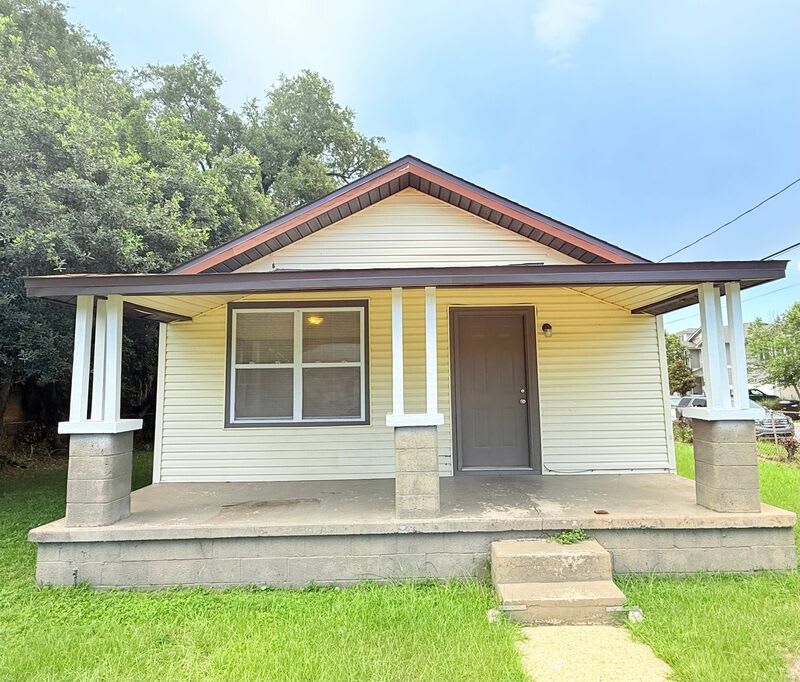 1300 W Intendencia St