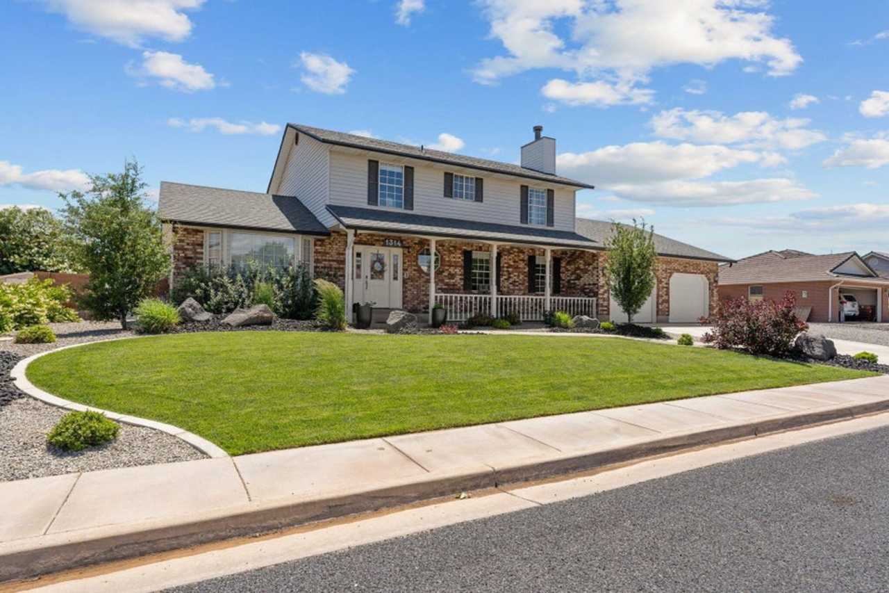 6 Bed, 3.5 Bath House for rent