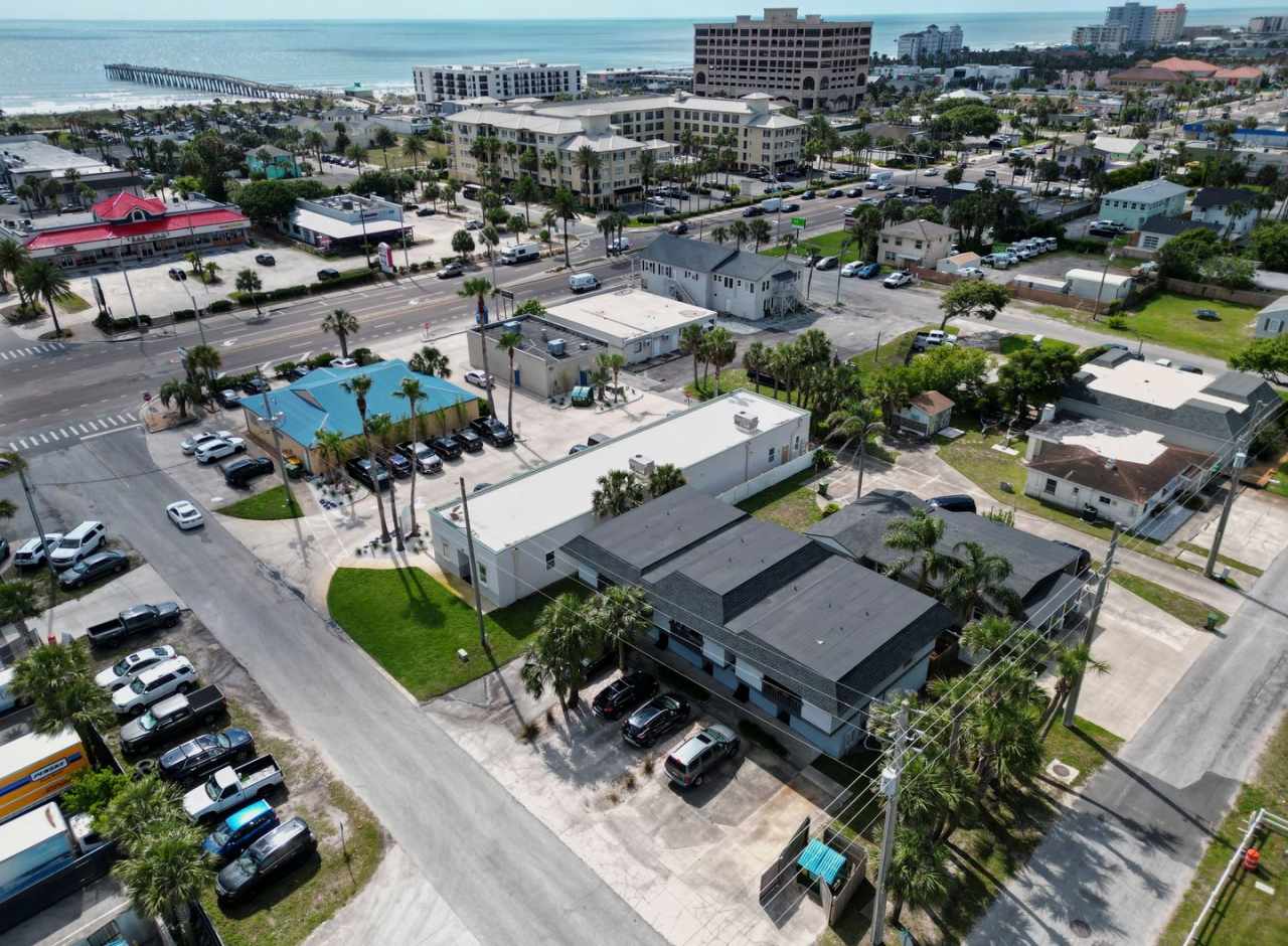 Charming 2 Bedroom close to the beach available early July!