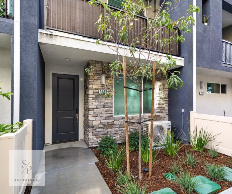 1669 West Bamboo Palm Dr.