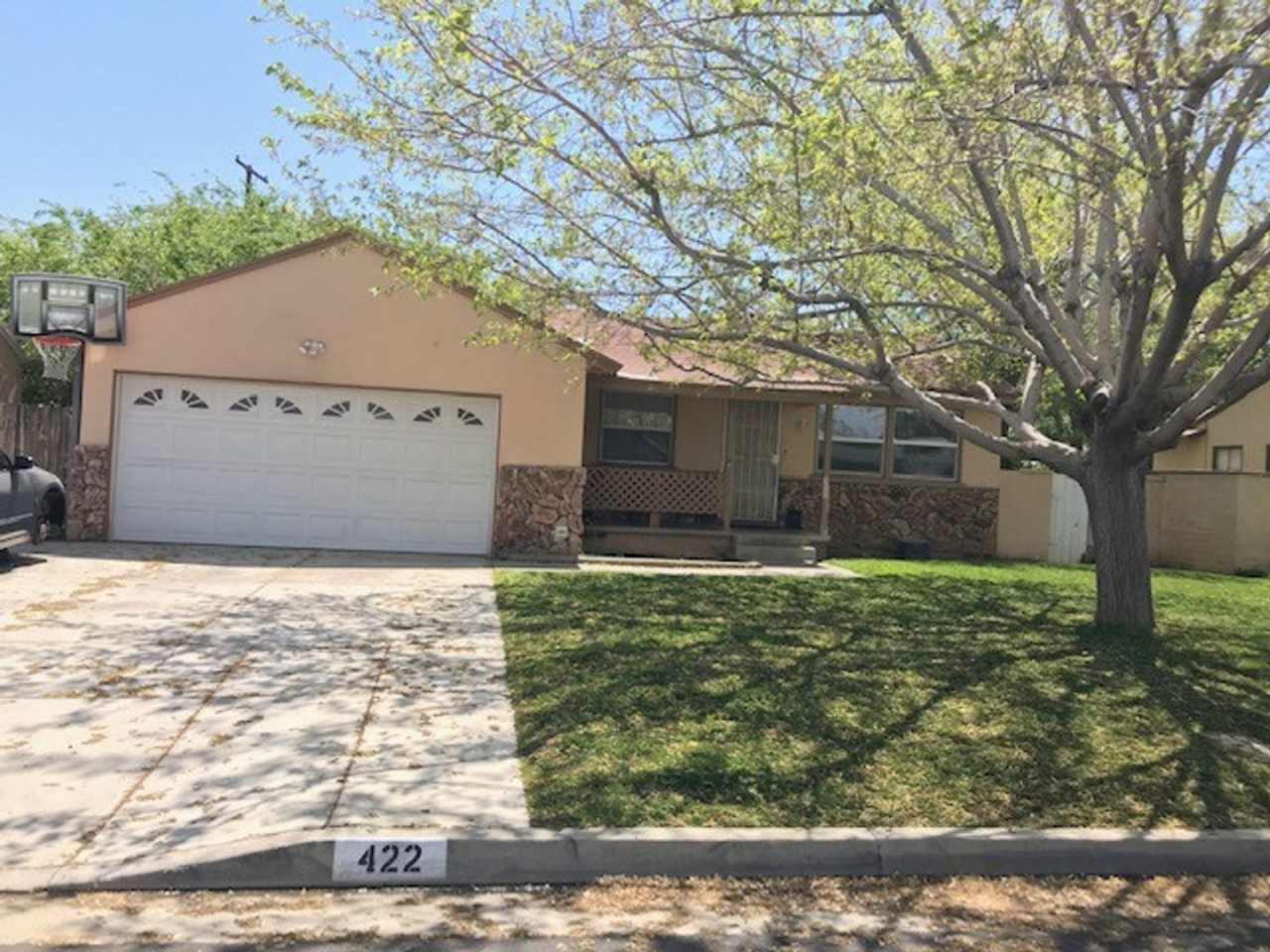 Beautifully maintained 3 bedrooms 1-bathroom house in Lancaster, CA