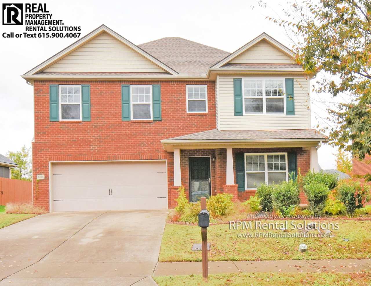 Beautiful brick home in Brentwood! Attached garage, large fenced-in backyard, and washer/dryer included!