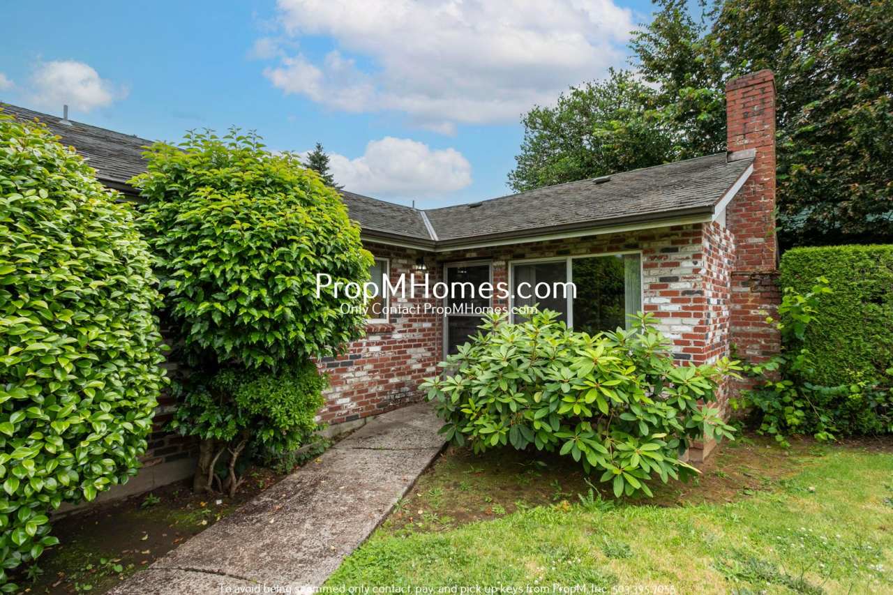 Cozy Two Bedroom Duplex in Oregon City - Deposit Special!
