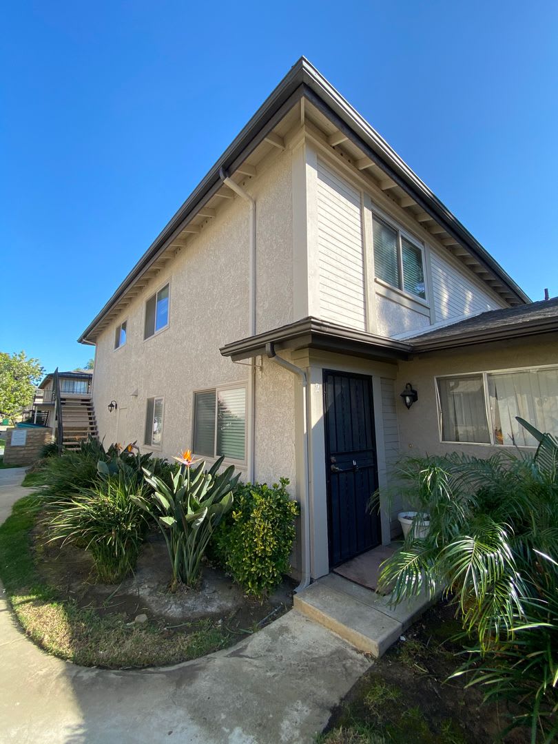 Vista DelMonte 2 bed, 1 bath condo with community Pool