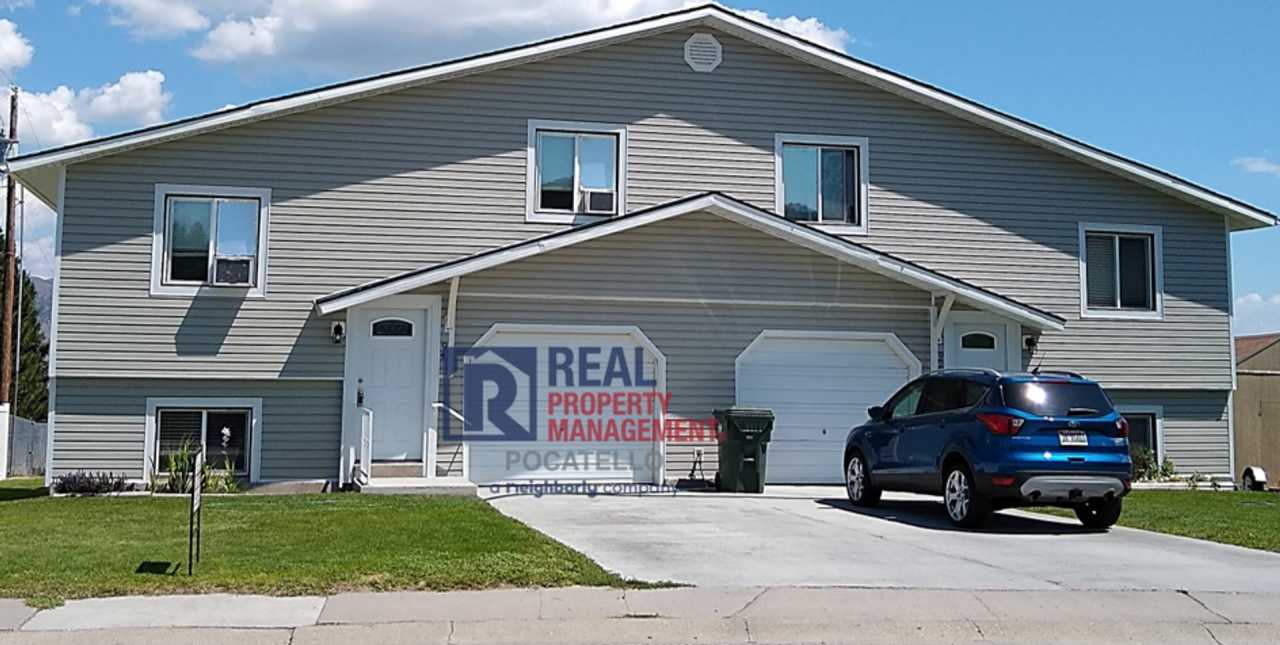 Updated 3 Bedroom 2 bath Townhome