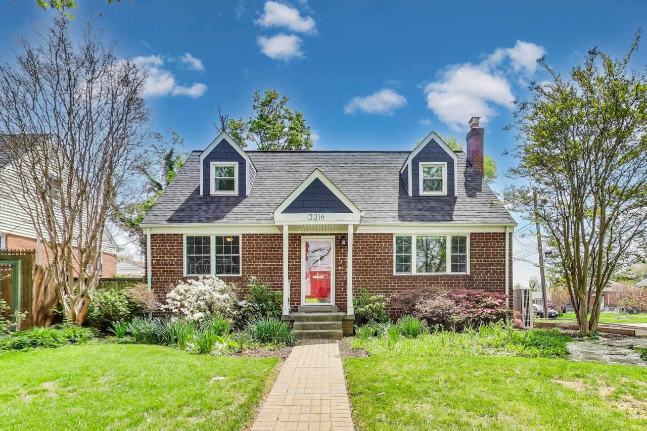Charming 4 Bedroom, 2 Bath Cape Cod!