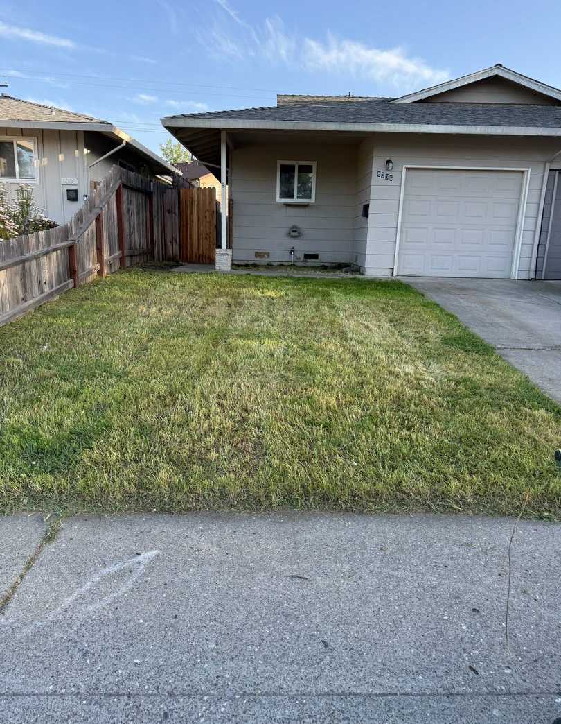 Great 2 BR/1BA /832SF Duplex w/Private 1 Car Garage  Small Backyard - Tenant Pays $95 towards WS