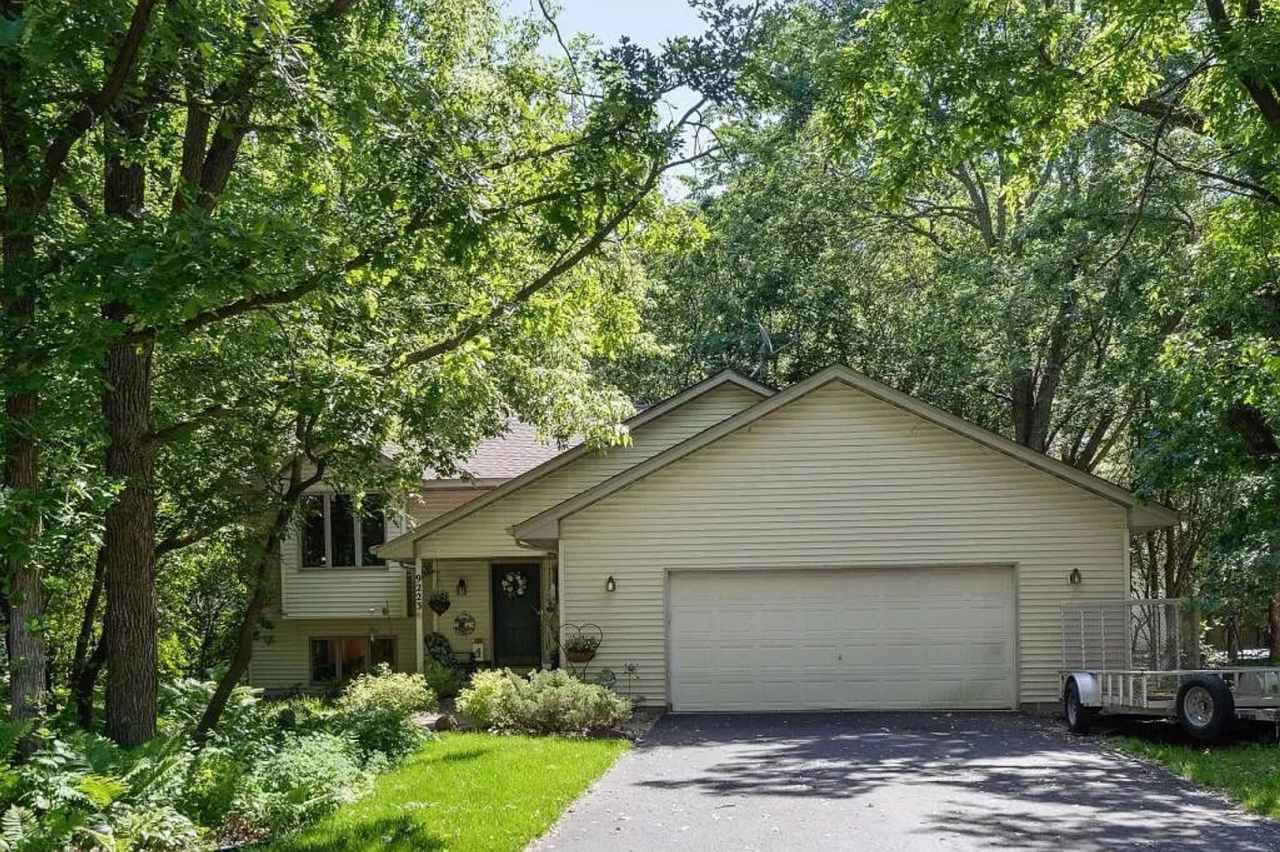 Section 8 Approved, 6 bedroom, 3 Bath Single Family Home in Blaine, 2 Car Garage, Central Air