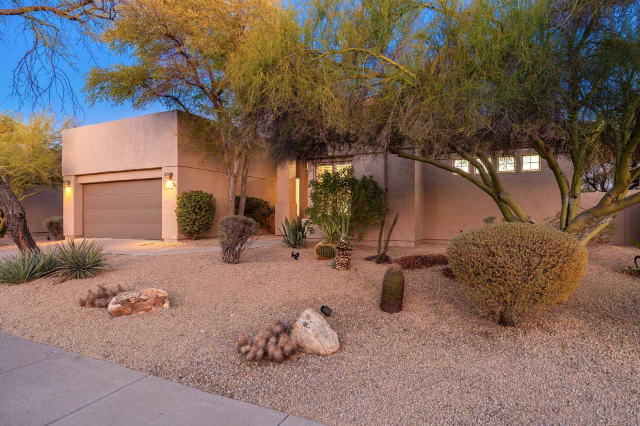 Stunning 2 bed, 2 bath home in the Terravita Gated Community with Private golf courses!