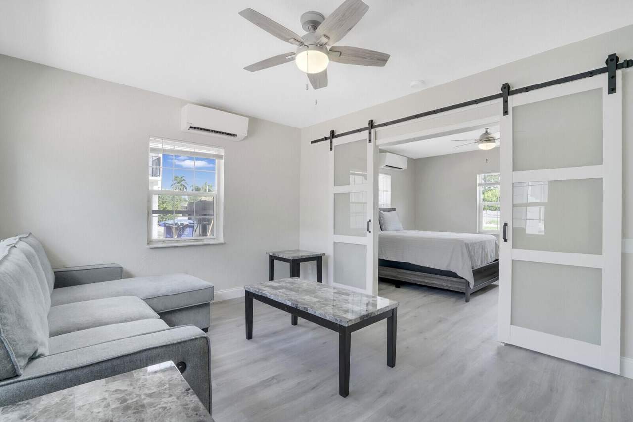 1001 S Federal Highway