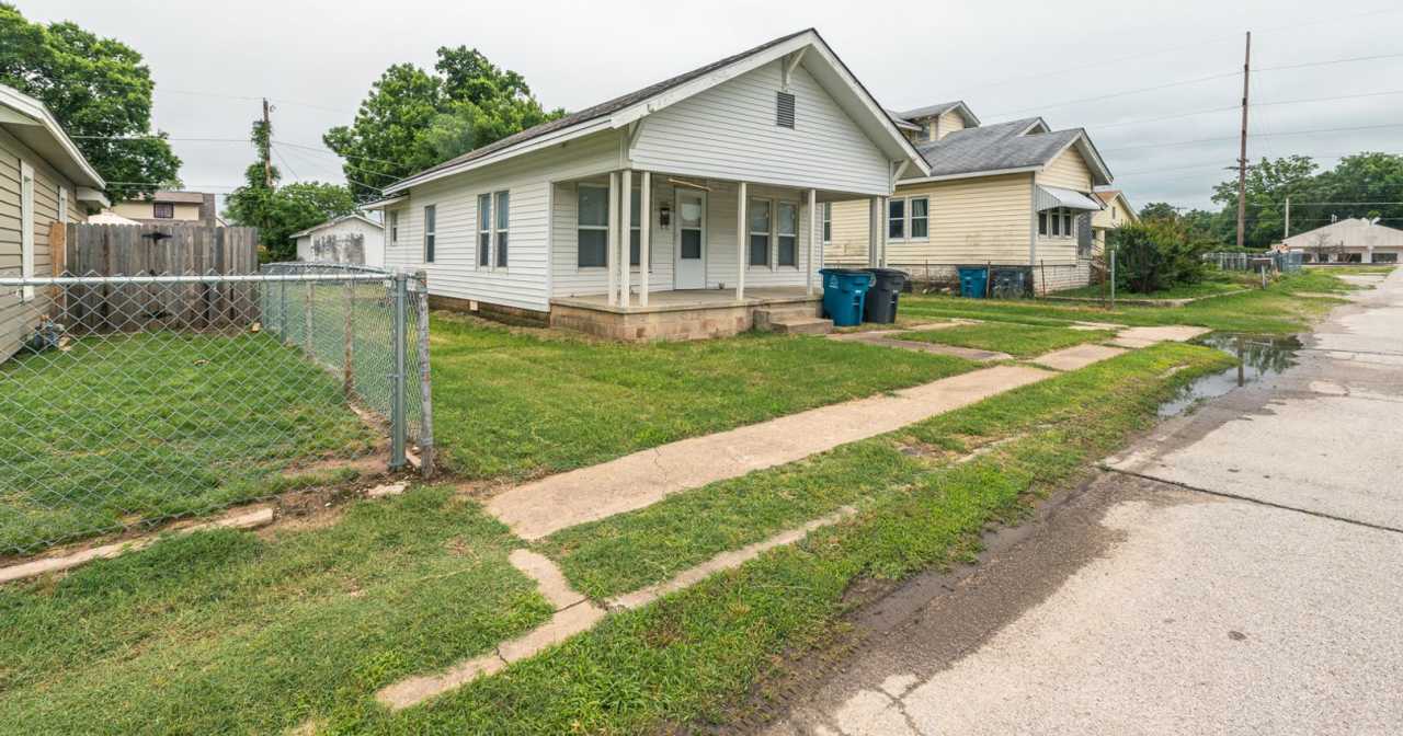 Beautiful 2 Bed 1 Bath in Quiet Area