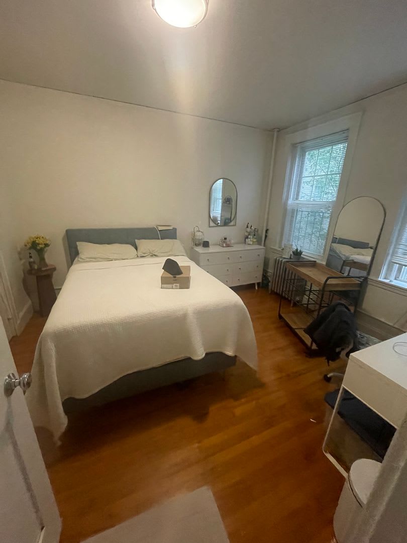 Nicely renovated 2 bed unit in a prime spot near Cleveland Circle!