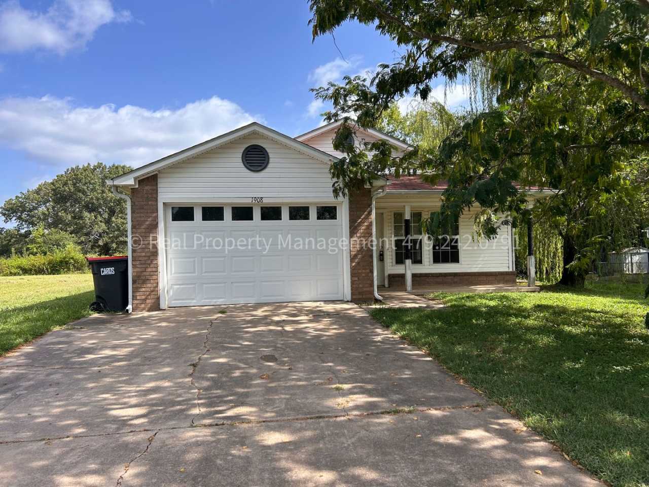 Cute House in Greenwood! 3 bed 1.5 bath 1 car garage