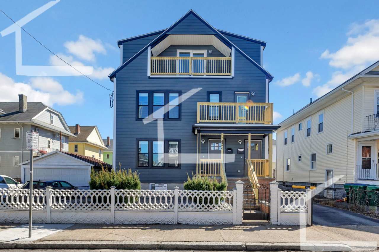 HIge 5 bed steps from Tufts