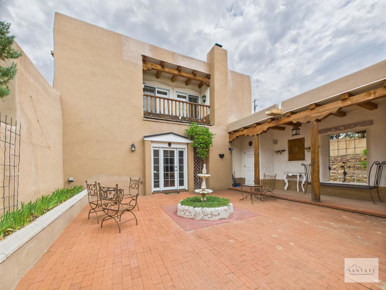 Downtown Fully Furnished Home Available Now!