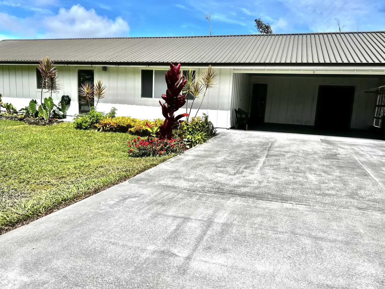 16-2083 Anthurium Drive