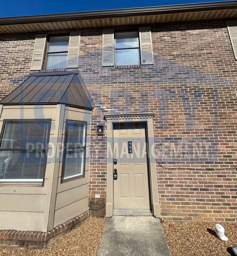 Excellent CLEVELAND NW location!