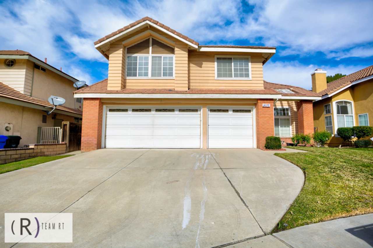 Discover the Ultimate Family Home in Heritage Villas: 4 Bed, 2.5 Bath with a Tranquil Backyard and Top-Rated Schools