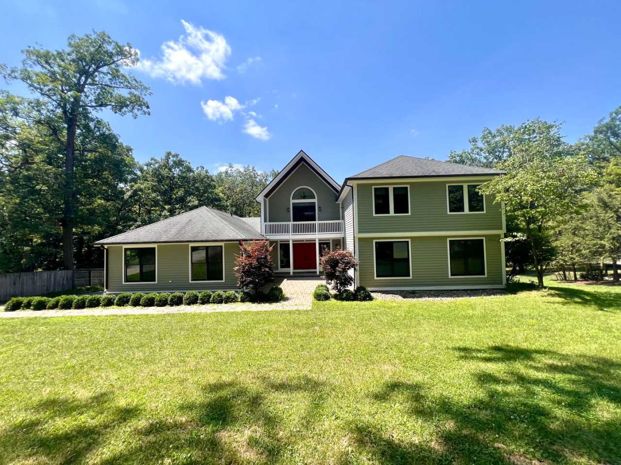 Cranberry - 6 bedroom 4 bathroom - Stunning Home with Inground Pool