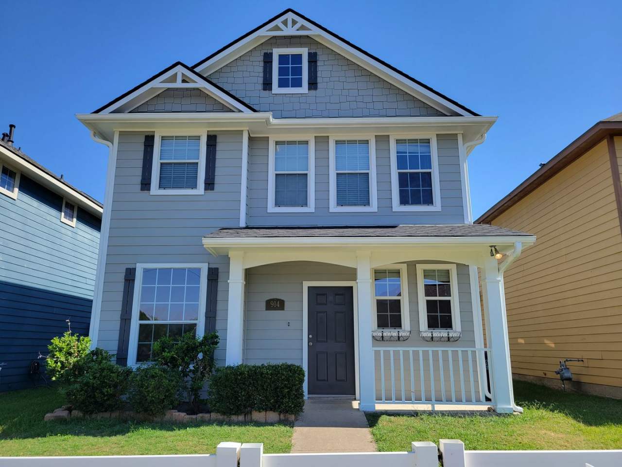 College Station - 3 bedroom / 2.5 bath / 2 story house / attached garage/ near creek view park