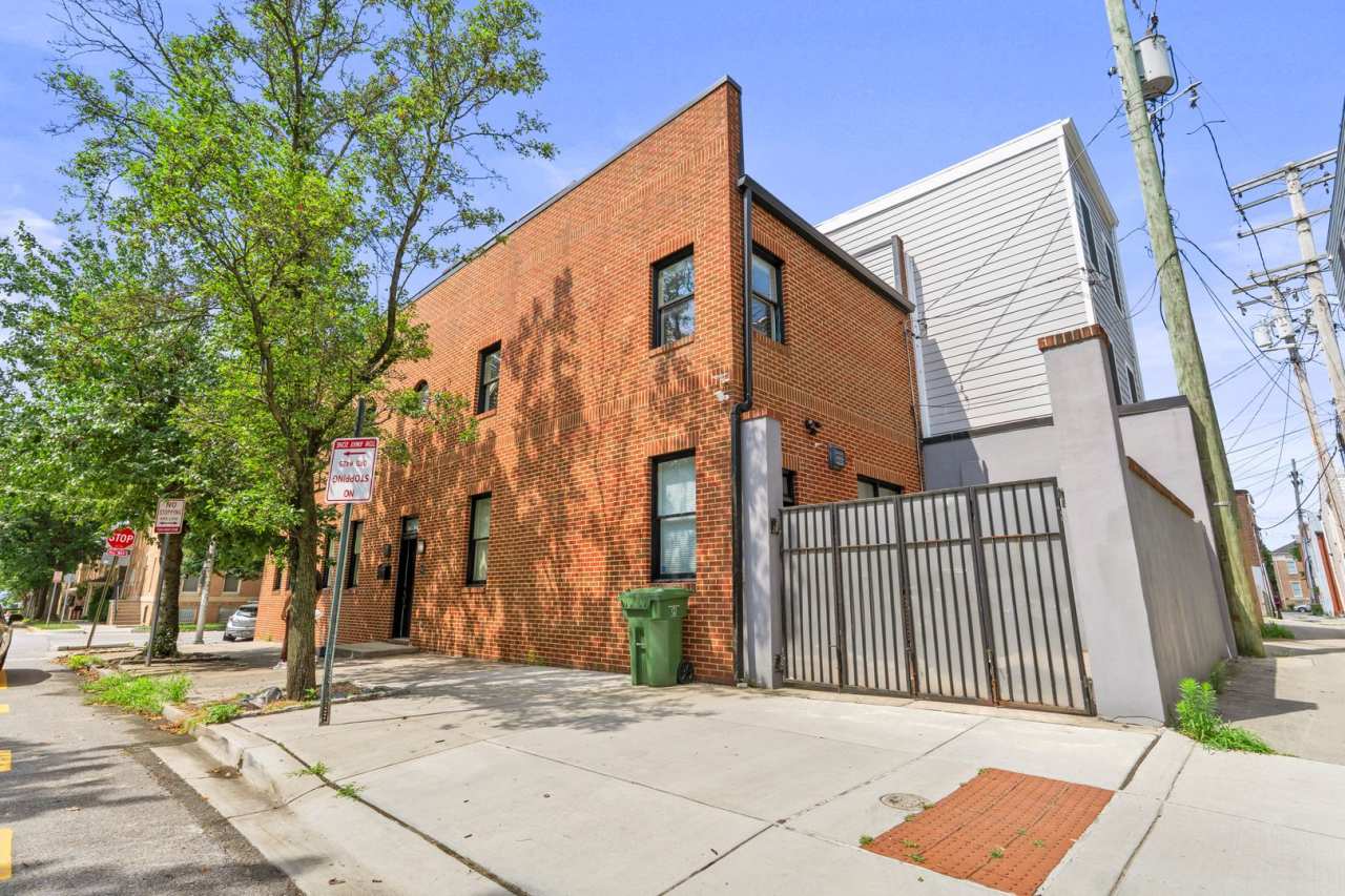 4 Bedroom / 3 Bathroom Modern Contemporary Home in Canton, Baltimore!