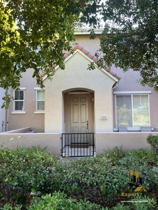 305 Esplanade Cir