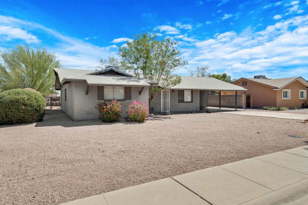 5 Bedroom House Located in Tempe!