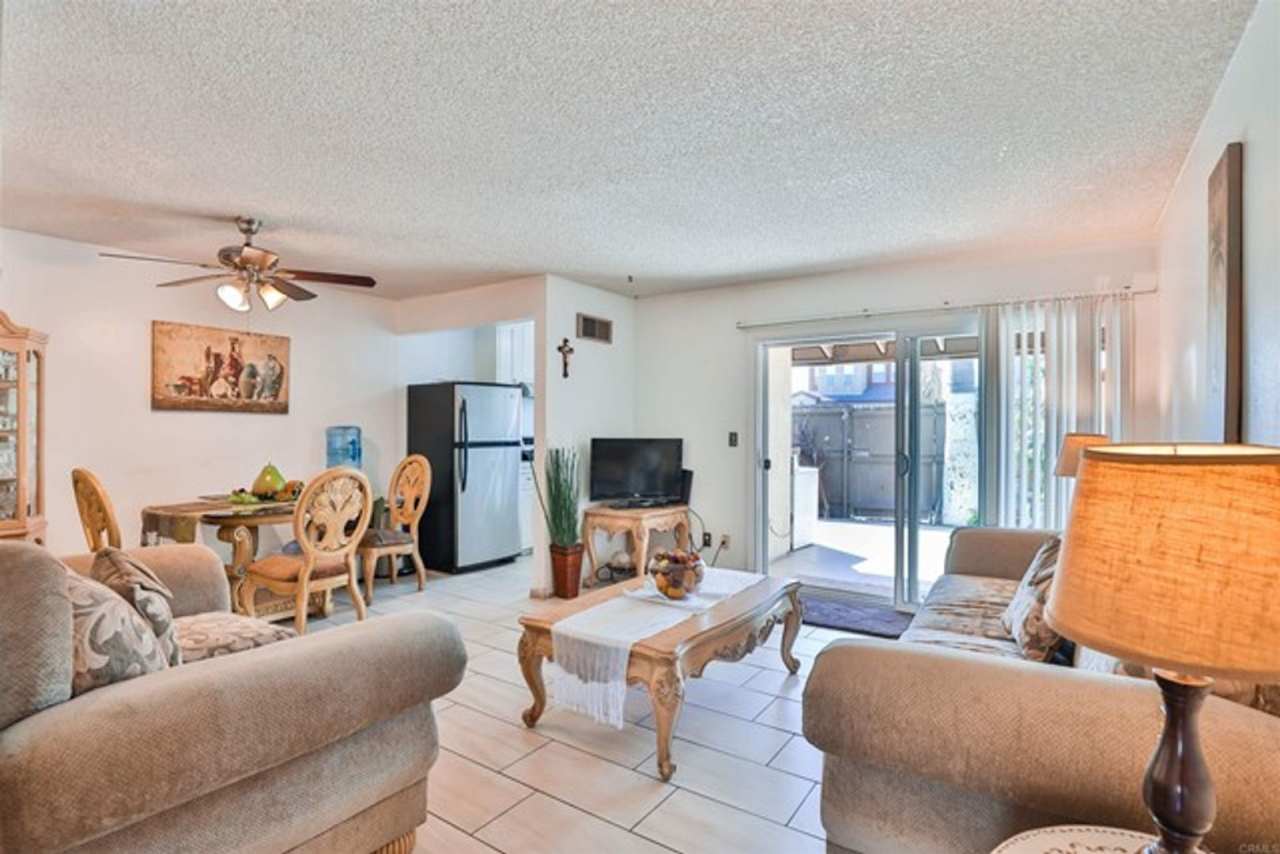 Lovely 3 Bedroom Townhome in Chula Vista!