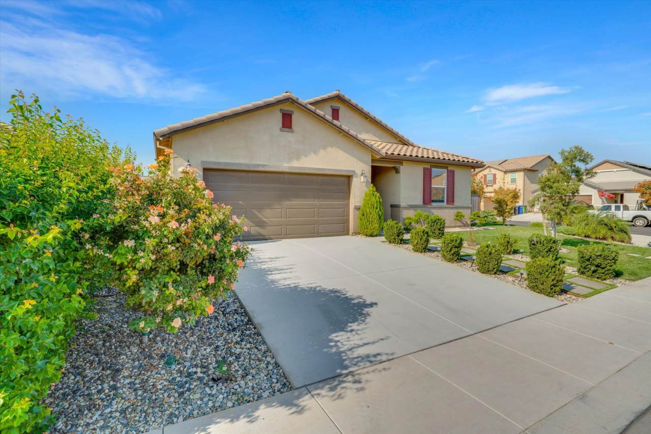 Beautiful 4 Bedroom 2 Bath in Patterson, Corner Lot
