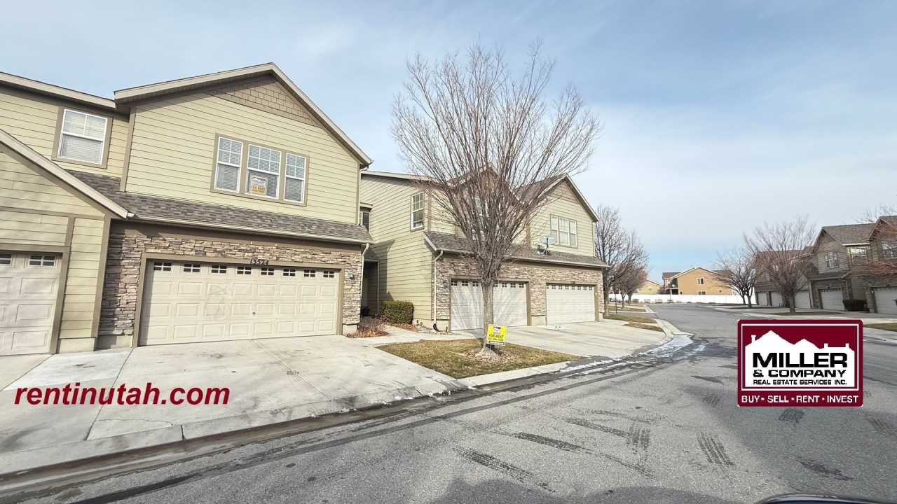 Beautifully updated townhouse in Riverton!