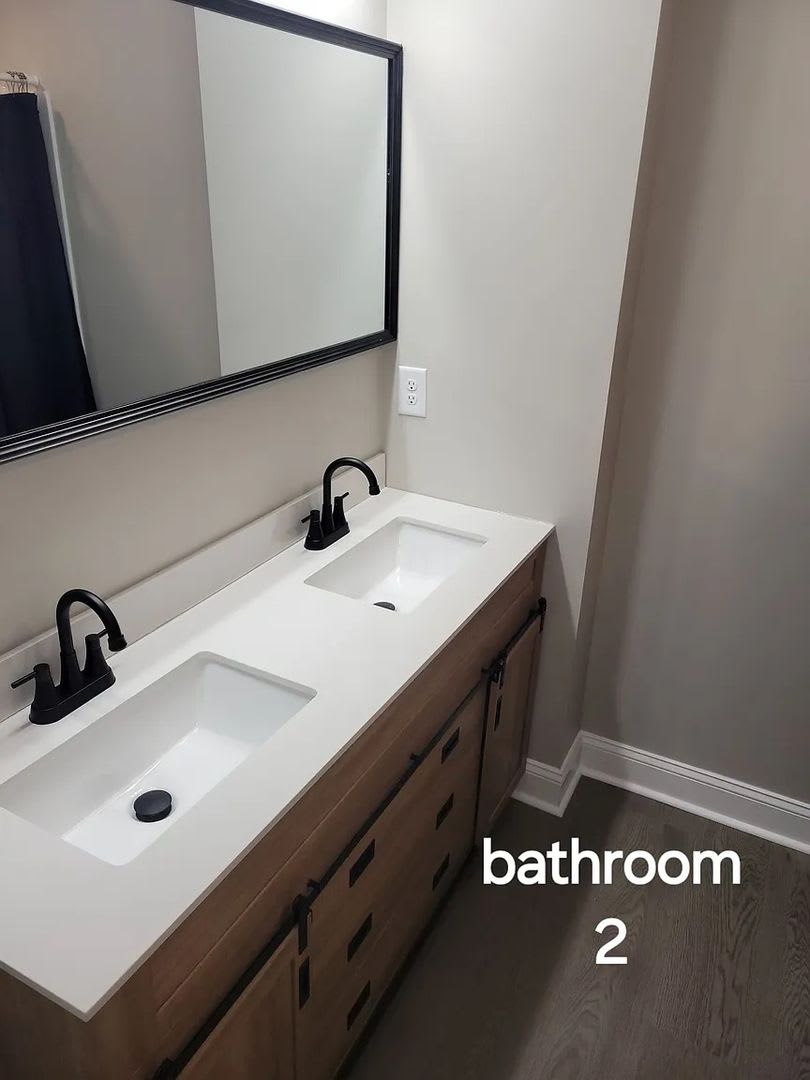 Room in 6 Bedroom Home at Cogburn Rd