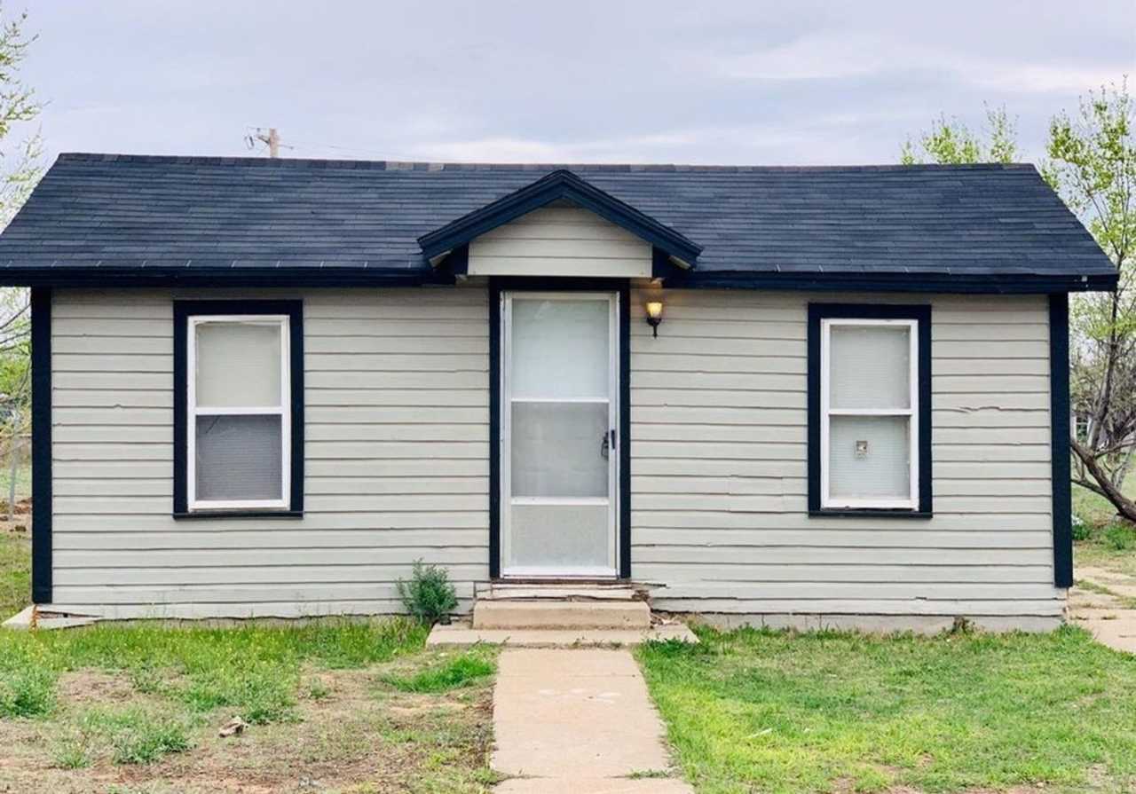 Adorable 1 Bed 1 Bath--Spacious with bonus room