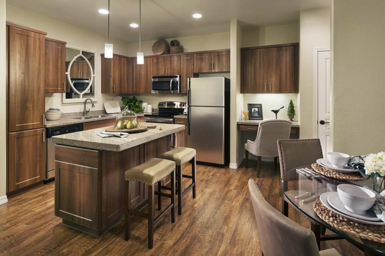 San Paseo by Mark-Taylor