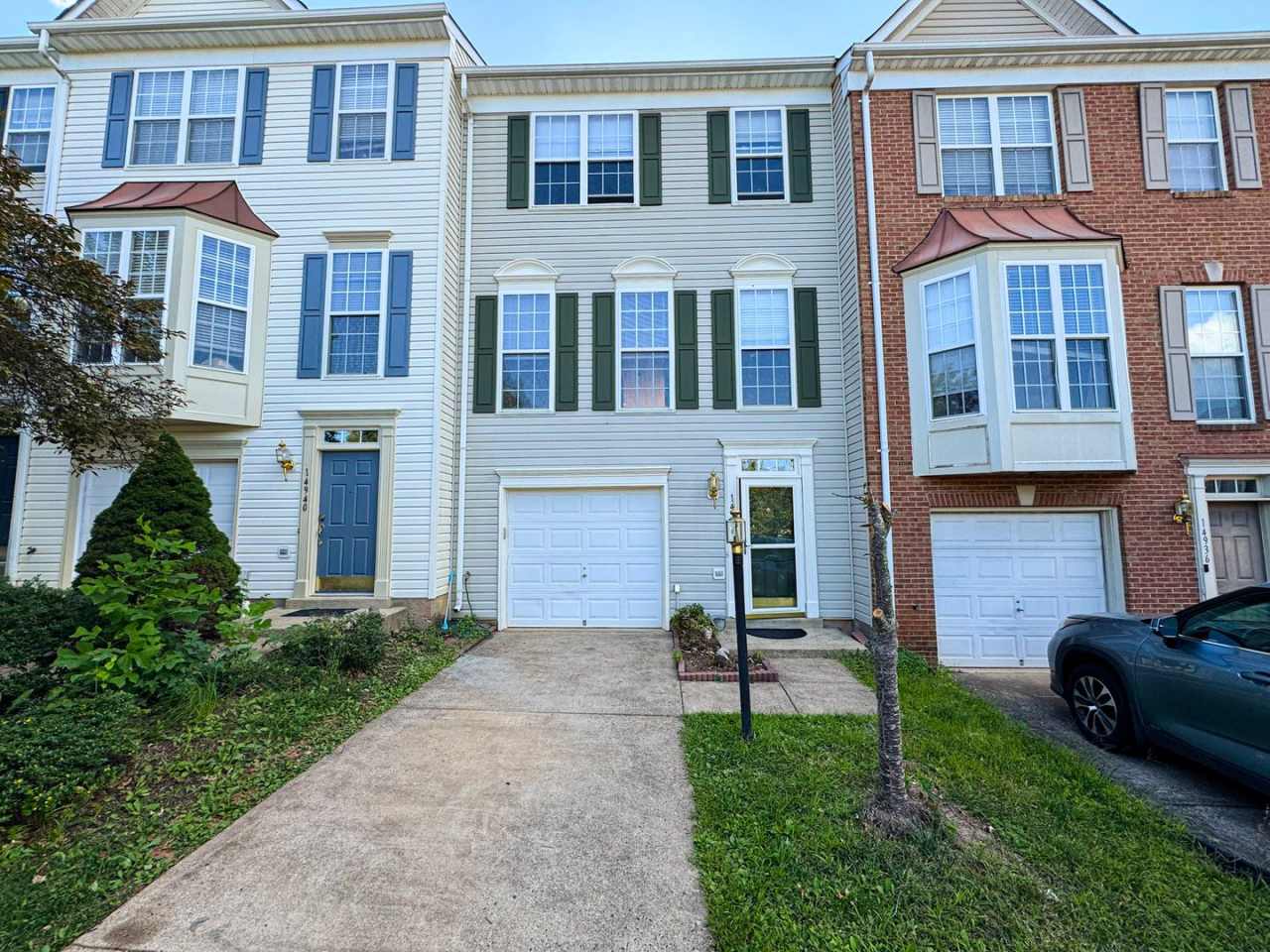 Stunning 3 Bed 3.5 Bath Interior Townhome In Beautiful Wexford