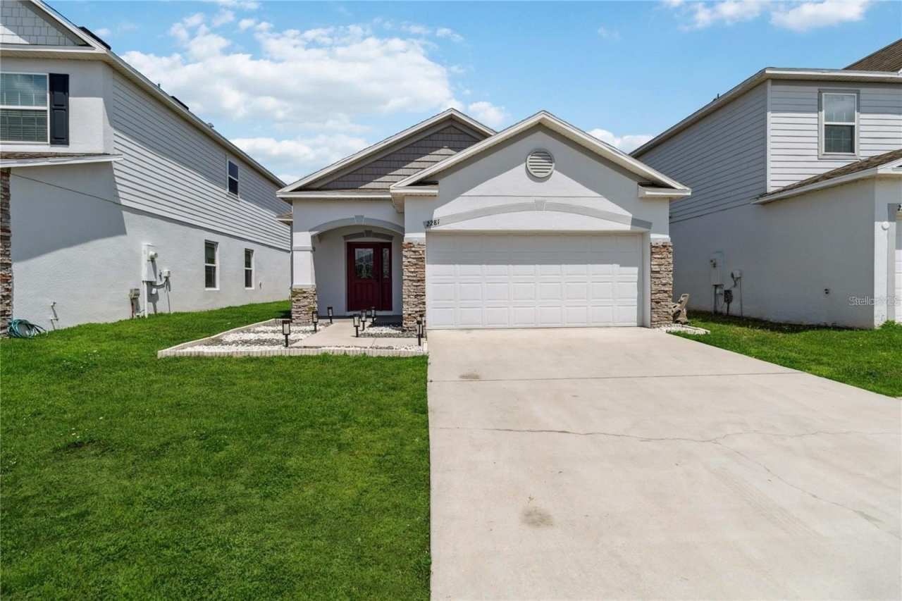 2281 CANYON BREEZE AVENUE