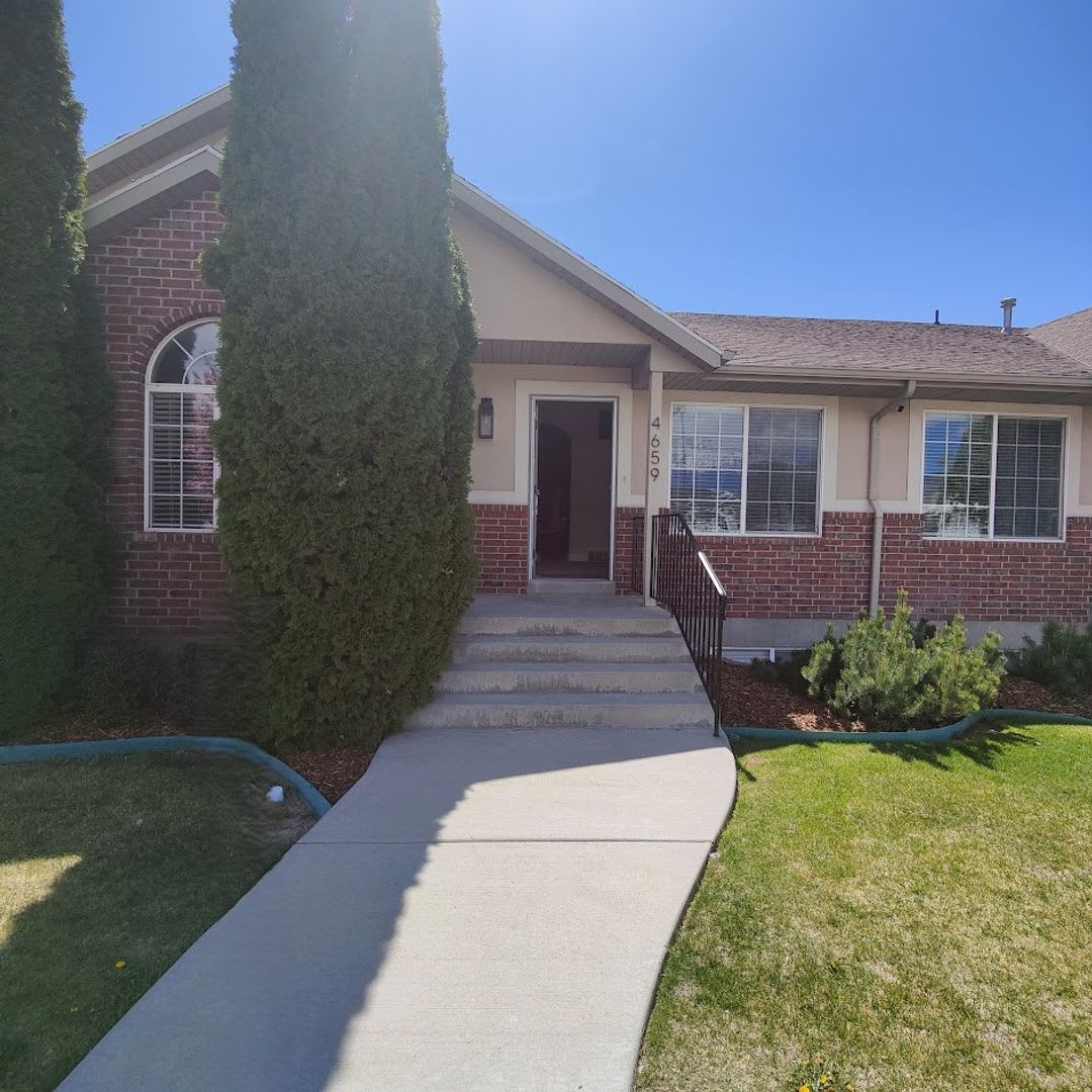 5 Bed/3 Bath Townhome for Rent in Cedar Hills!