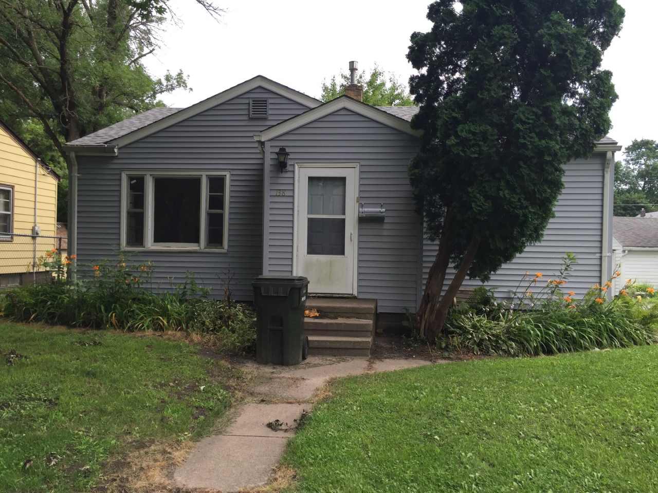 2 Bedroom, 1 Bath Single Family Home 138 Madison St Waterloo in the Highland School District!