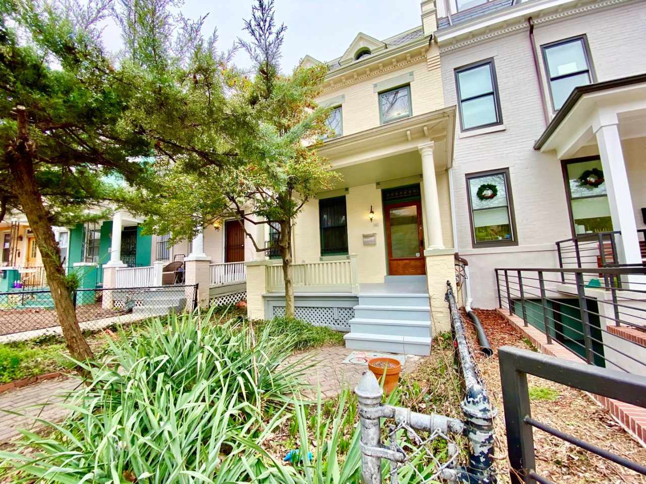 Renovated 3 Level TH - Ready to Rent