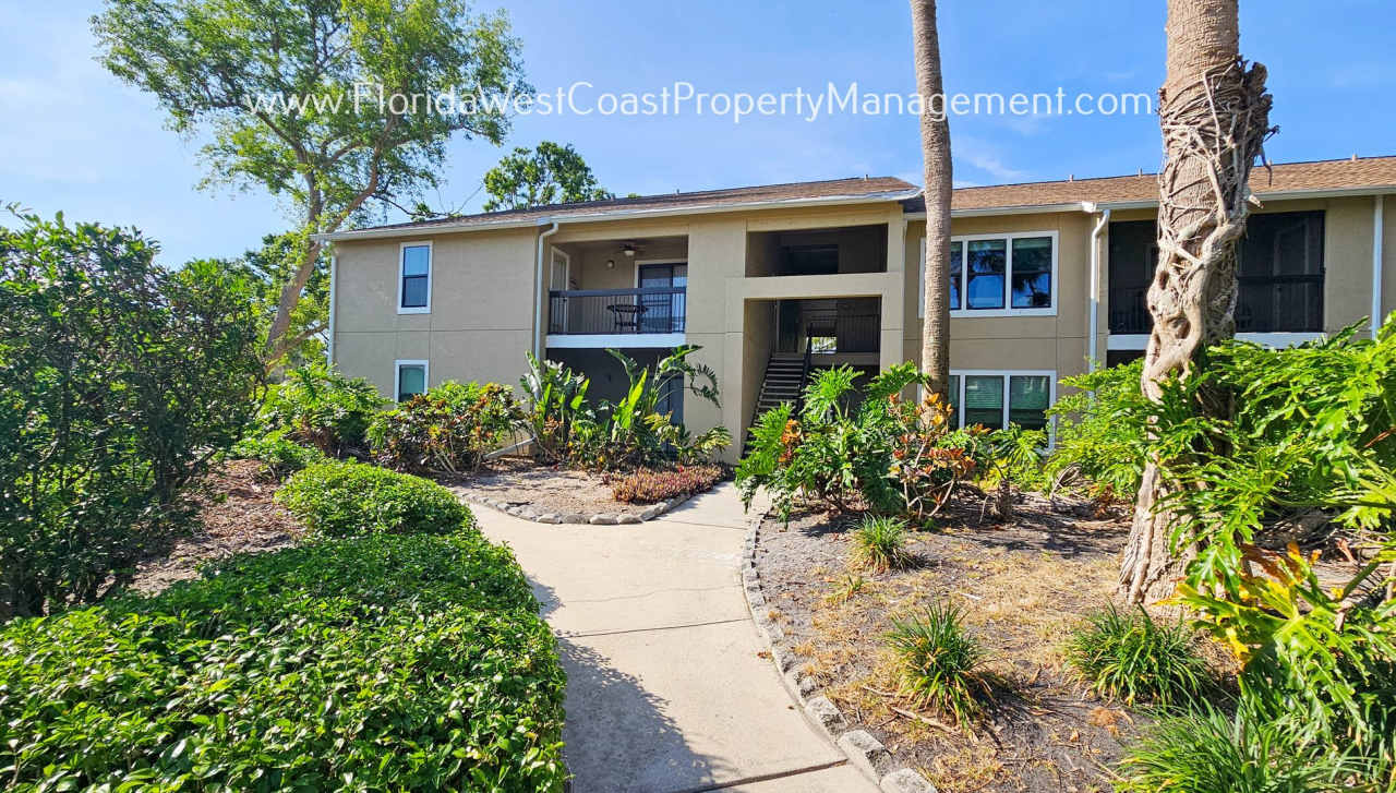 PALMER RANCH! VINTAGE GRAND 2 BED/2 BATH CONDO AVAILABLE MAY! ANNUAL LEASE!