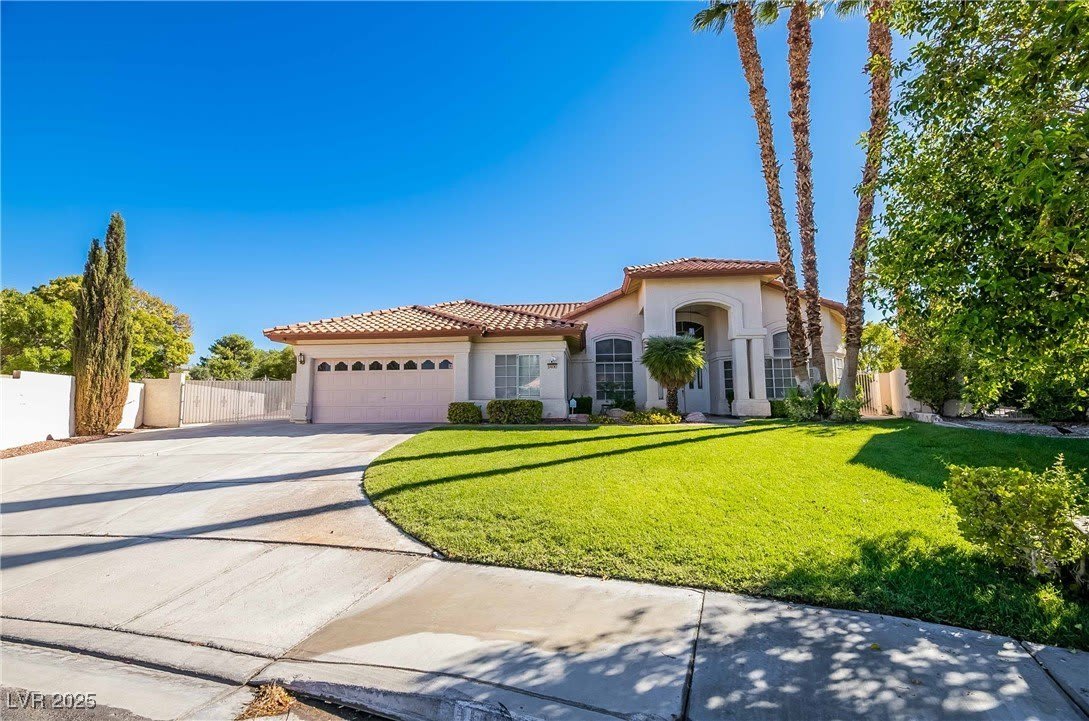 1400 Castle Crest Drive