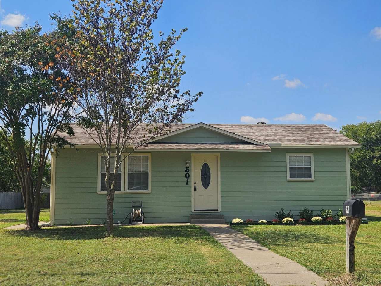 Charming Updated 2 Bedroom Home in Royse City!