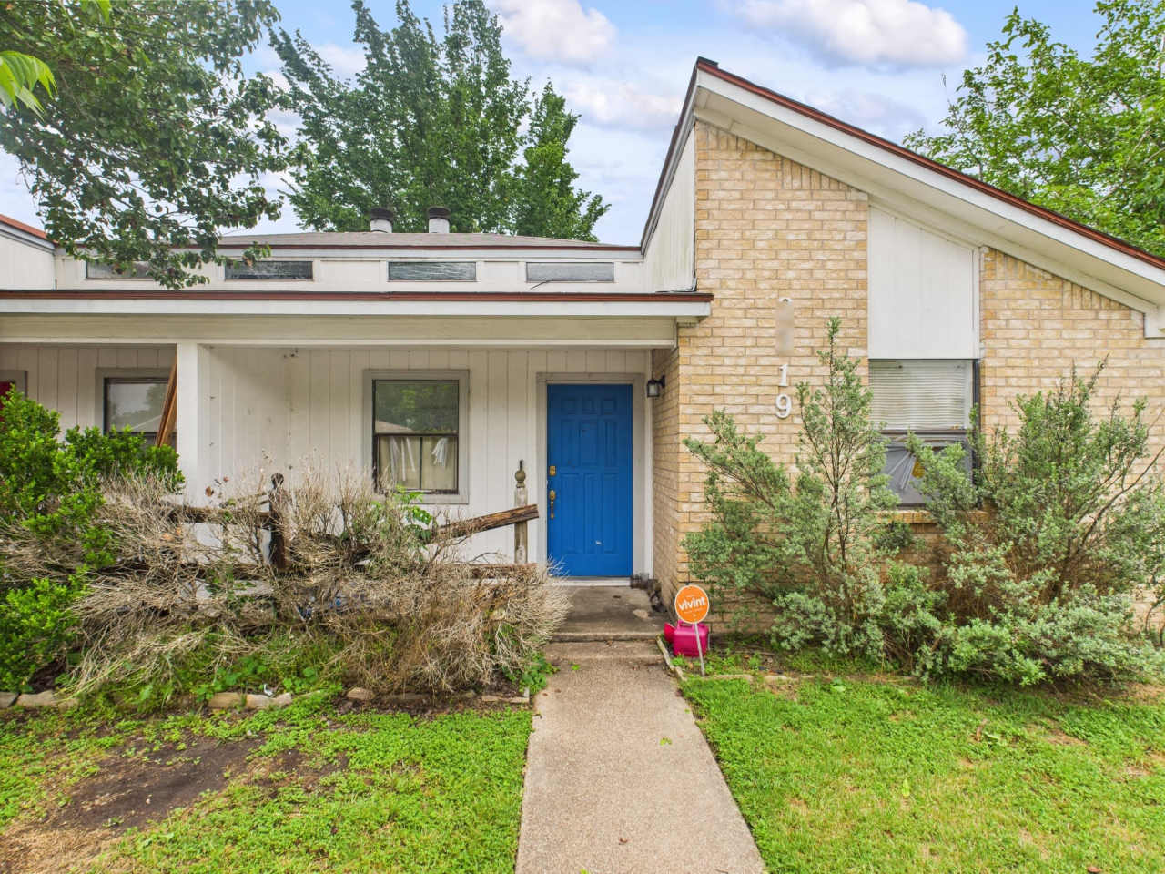 2319 West Creek Lane